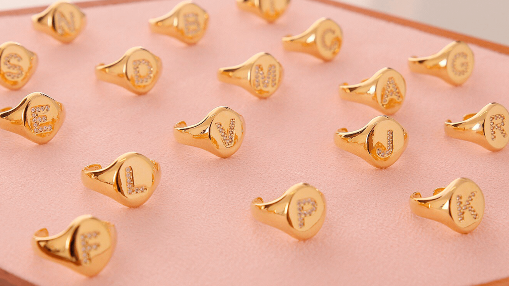Anéis de inicial, semijoias personalizadas com a sua letra do nome, cravejadas com zircônias